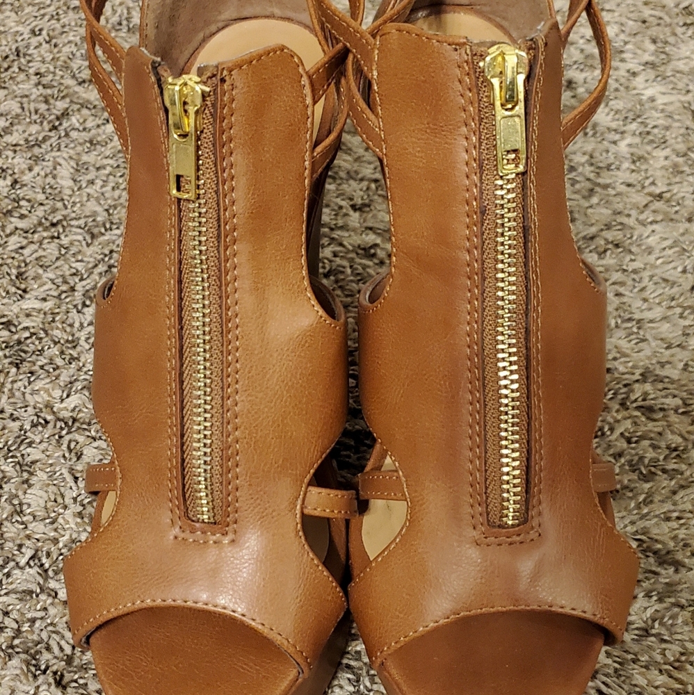 Heart in D Wedge Sandals